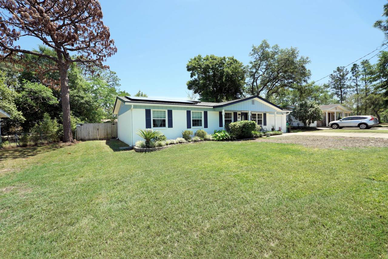 12 Berwick Circle - Photo 1