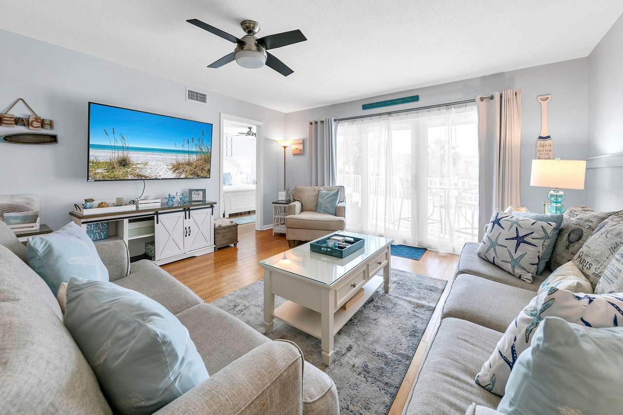 895 Santa Rosa Boulevard - Photo 1