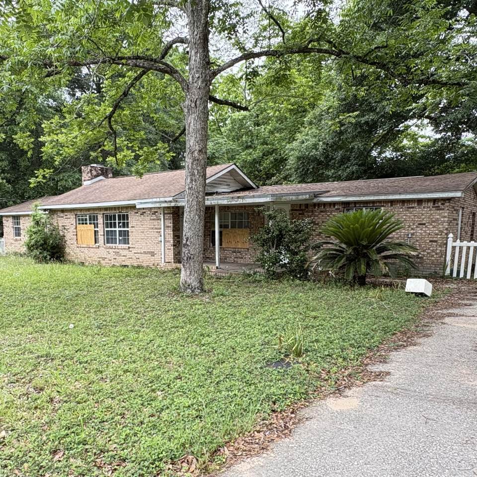 656 Mcclelland Street - Photo 1