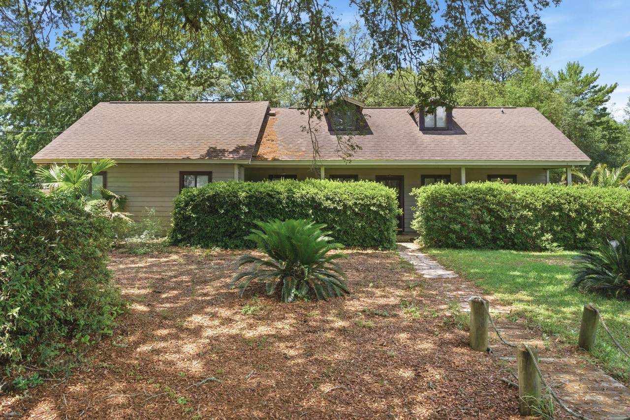 2725 Sherwood Drive - Photo 1