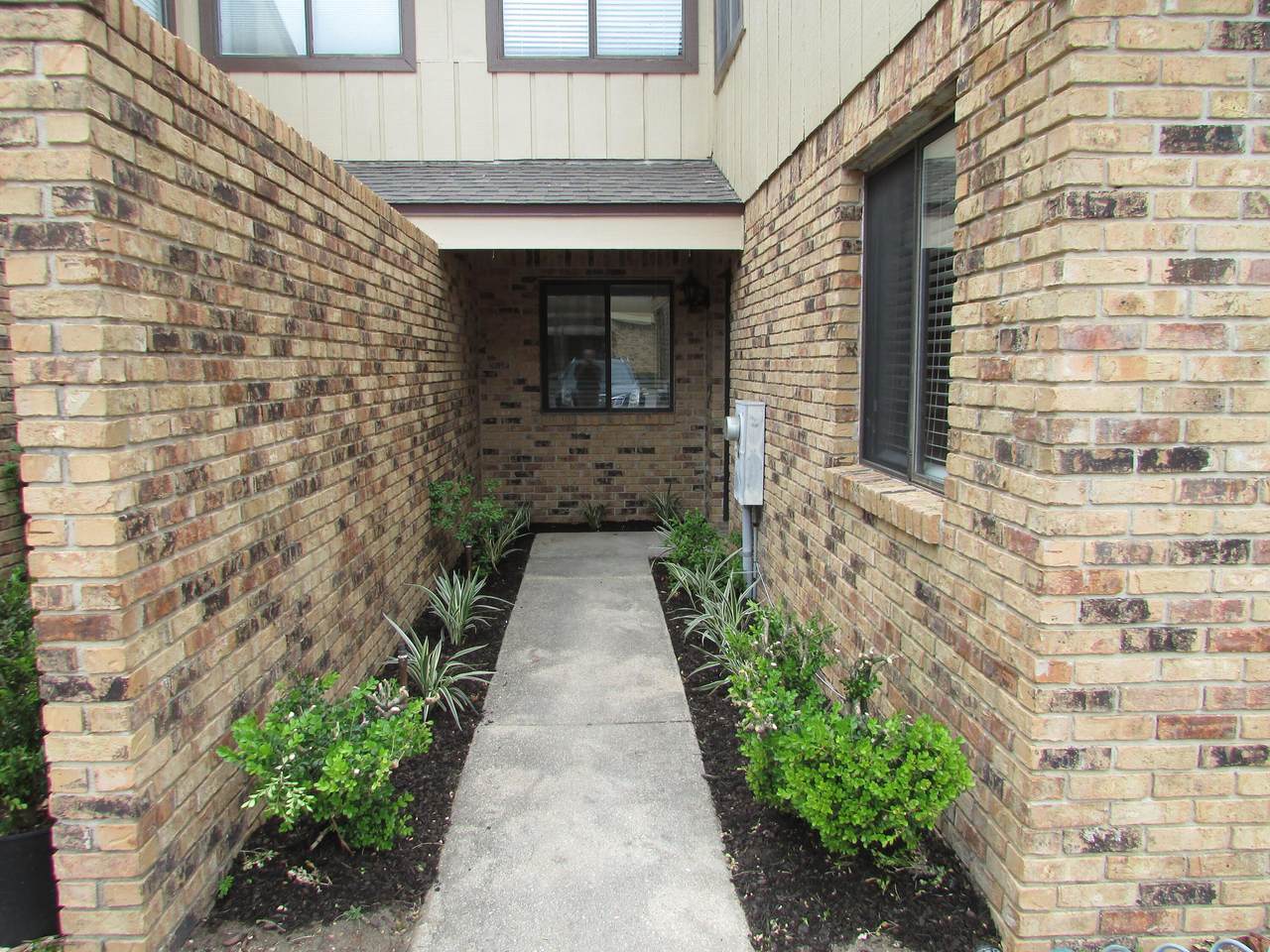 2831 Villager Circle - Photo 1