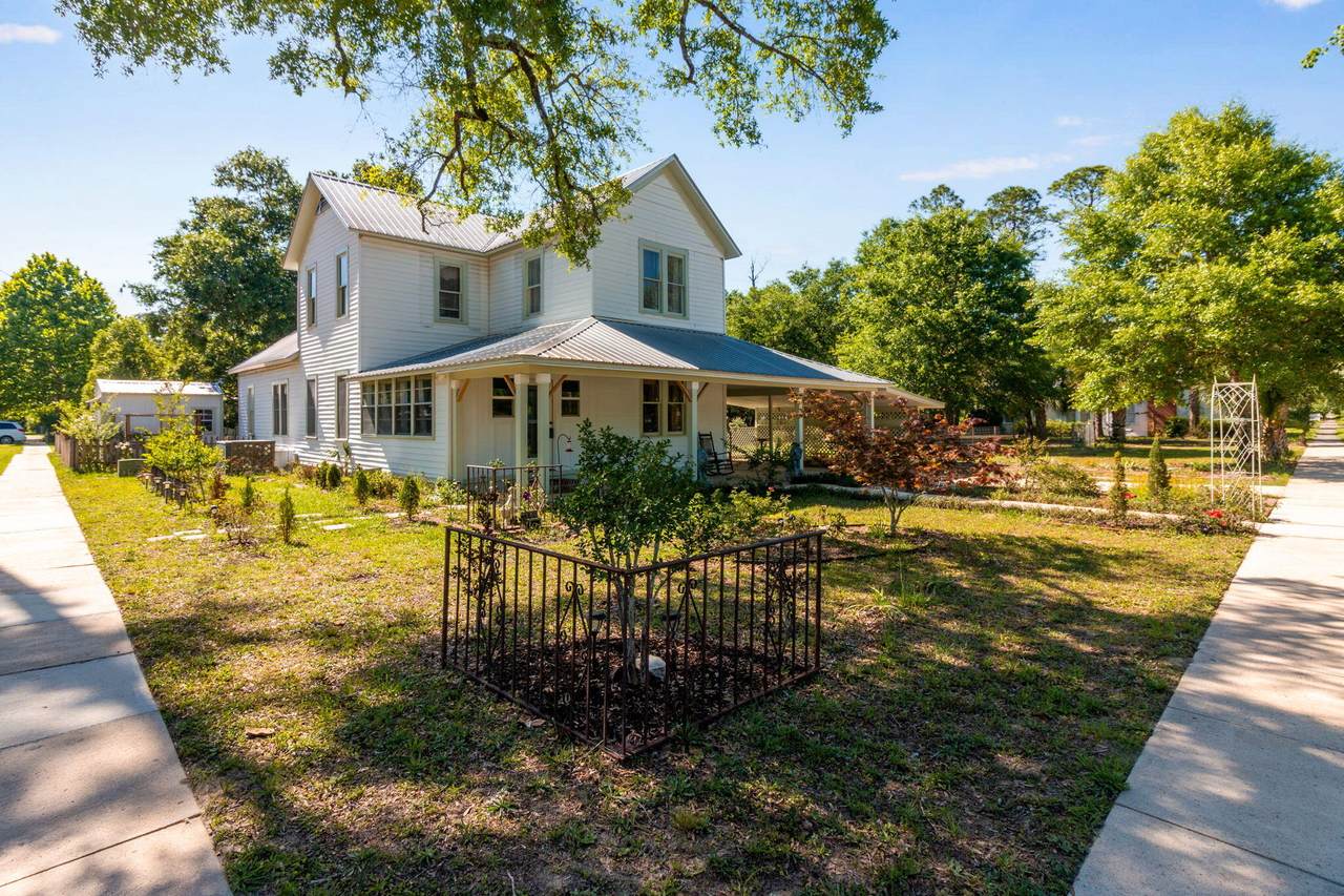 418 11Th Street - Photo 1