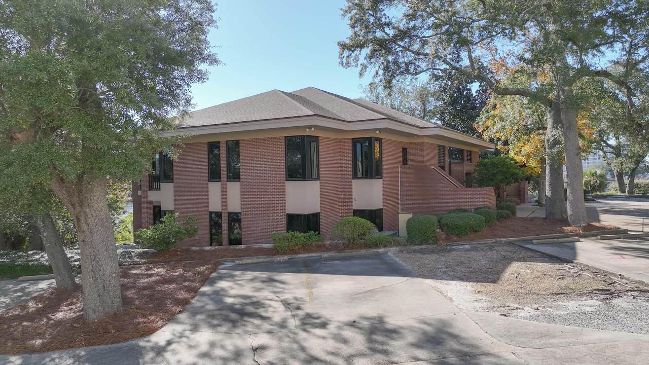 220 Mckenzie Avenue - Photo 1