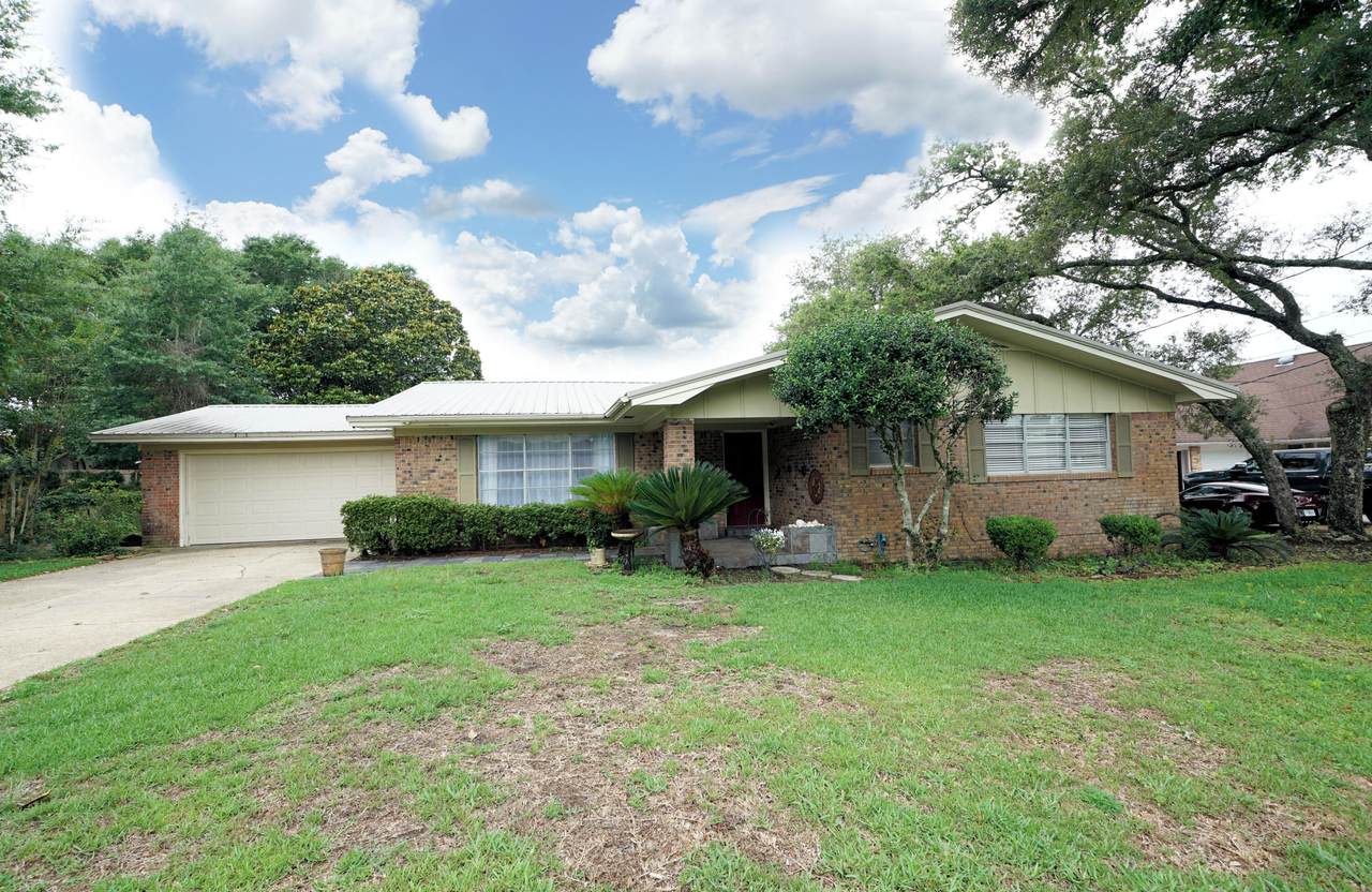 319 Briarwood Circle - Photo 1