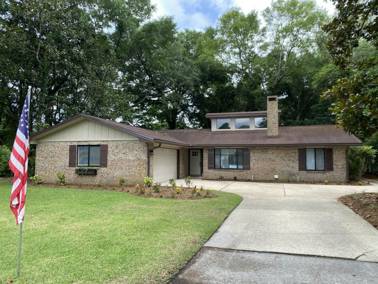605 Sailboat Drive - Photo 1
