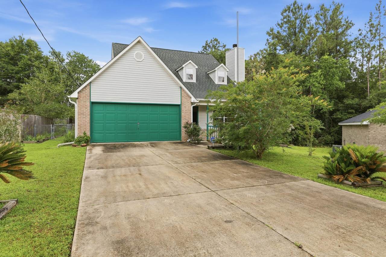 105 Eastview Drive - Photo 1