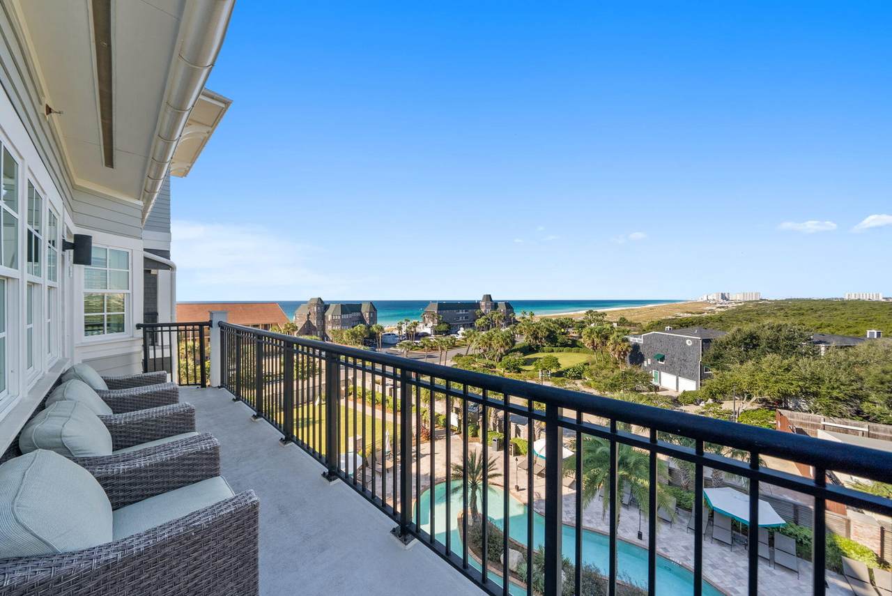 100 Matthew Boulevard - Photo 1