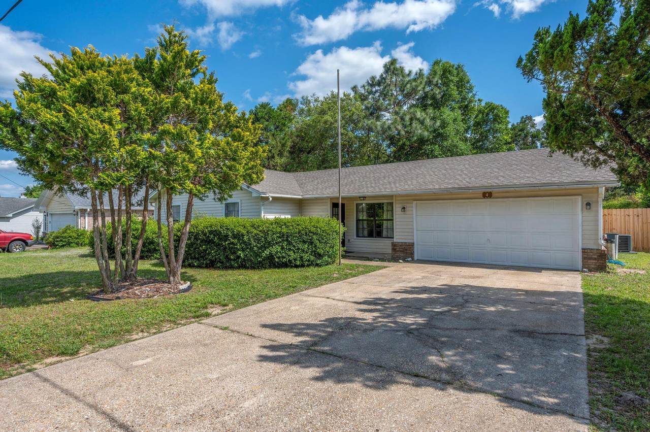 4 Holly Road - Photo 1