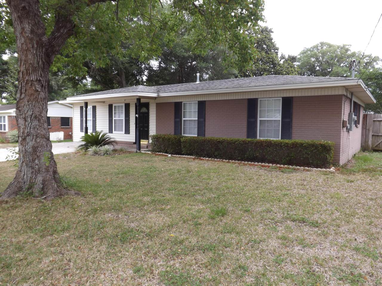 116 Holmes Boulevard - Photo 1