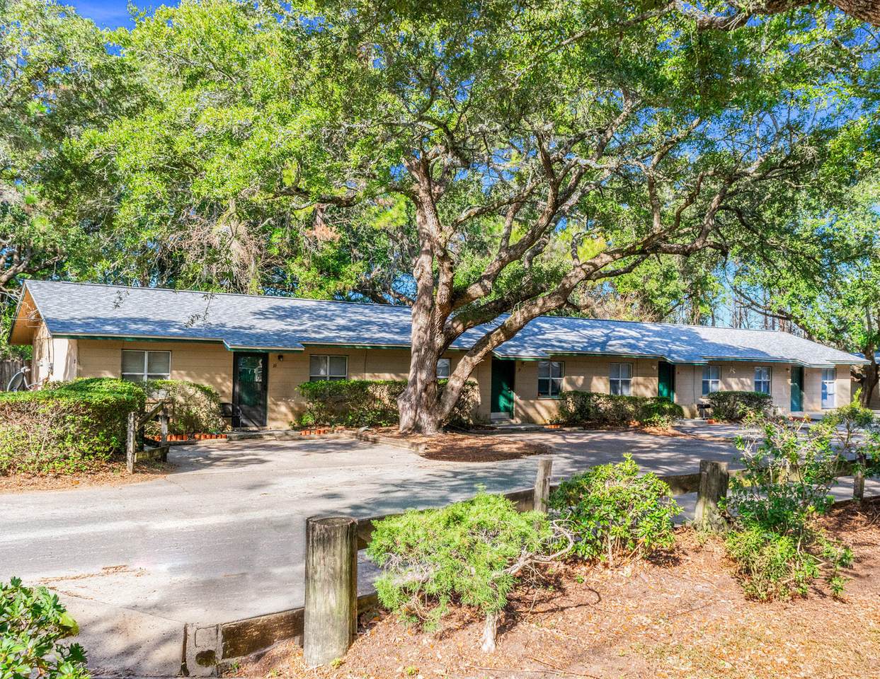 210 Dates Avenue - Photo 1