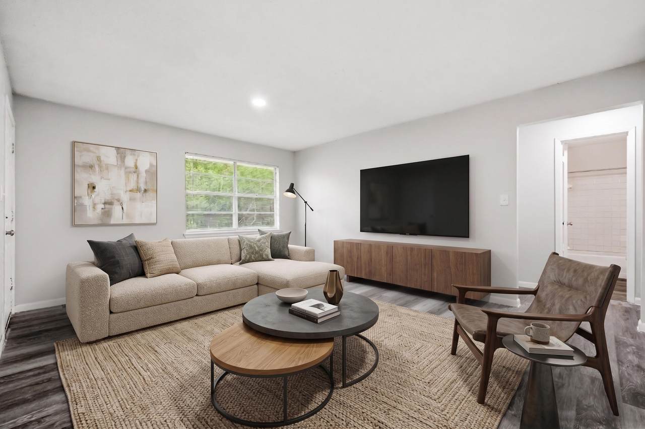 609 Colonial Drive - Photo 1