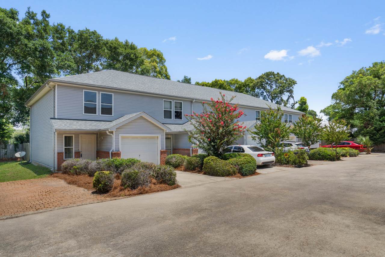 10 Park Place - Photo 1