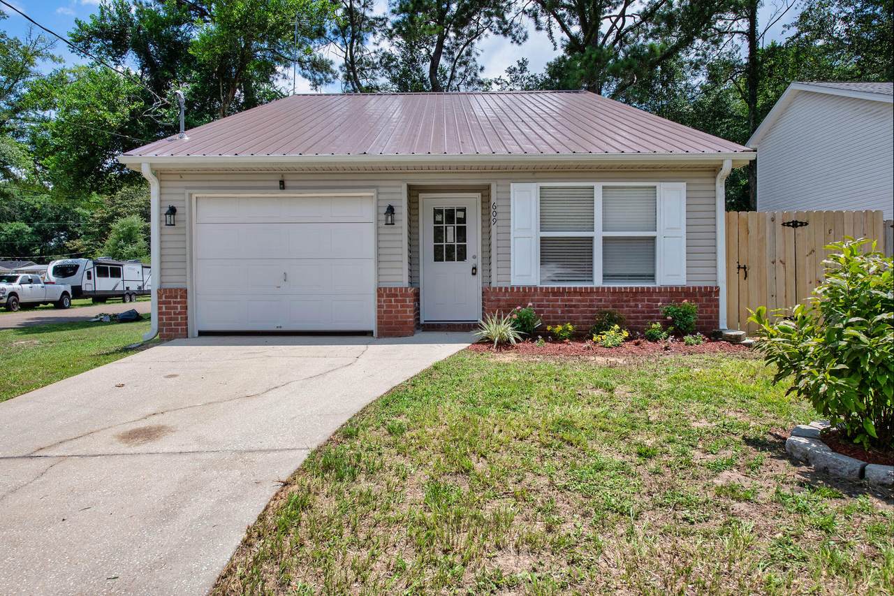 609 Edney Avenue - Photo 1