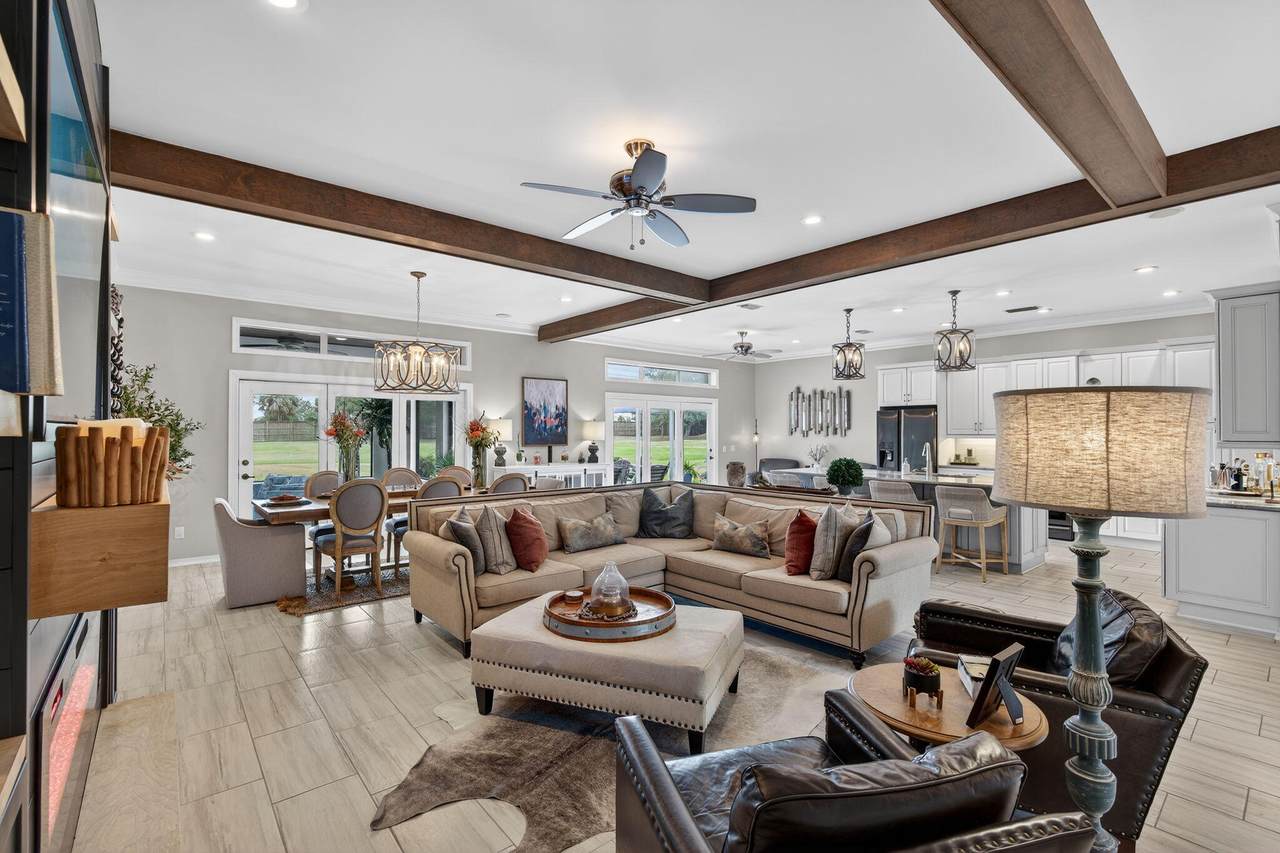 379 Golfview Drive - Photo 1