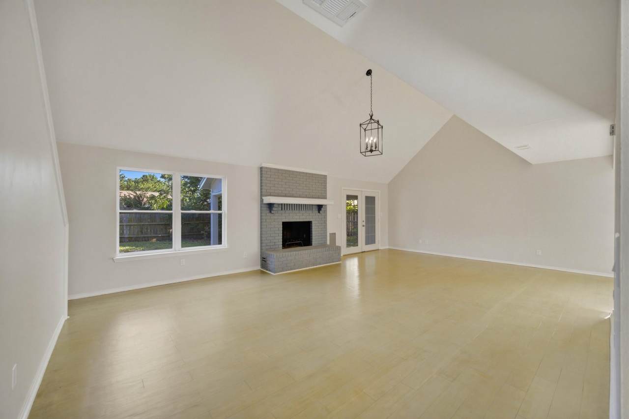 710 Swan Lane - Photo 1