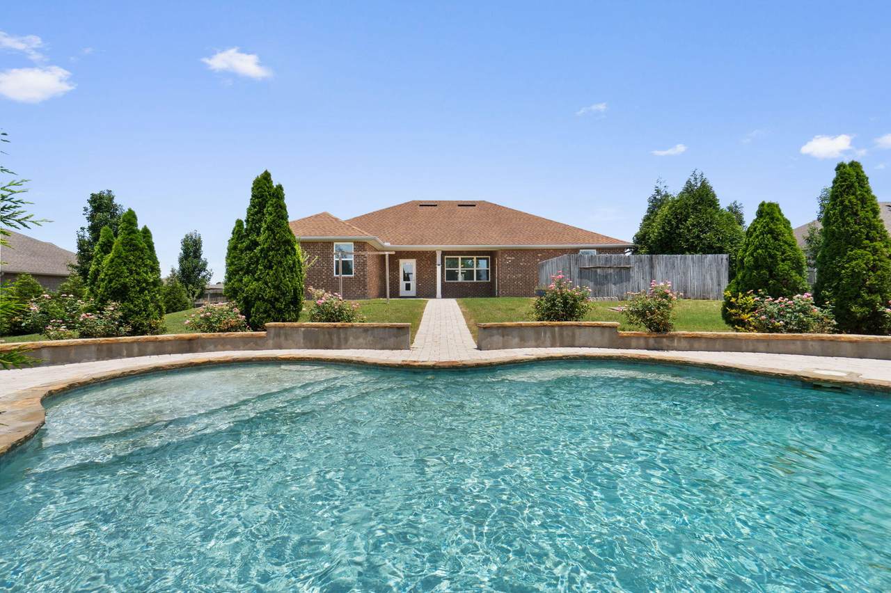 2382 Cumberland Way - Photo 1