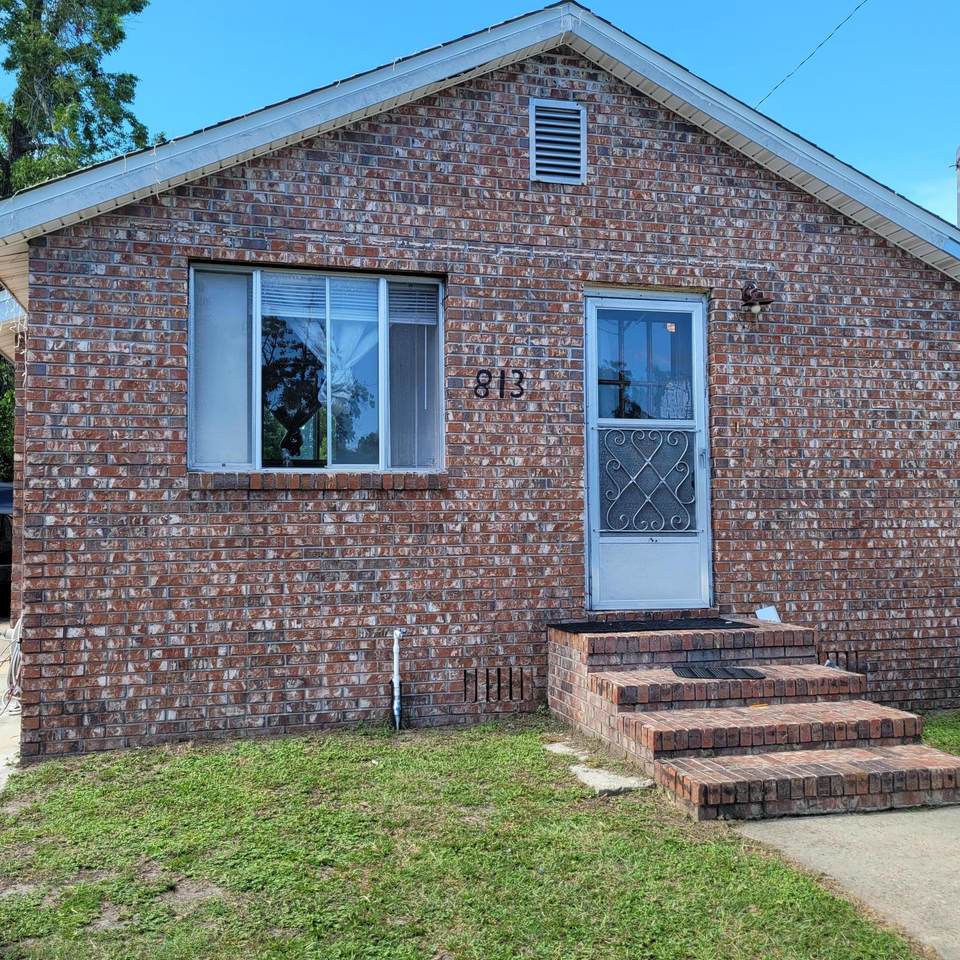 813 9th Street - Photo 1