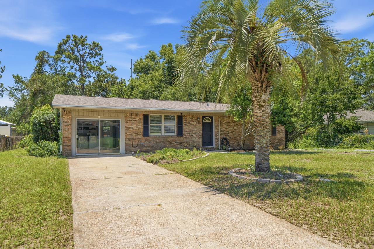 320 Oakland Circle - Photo 1