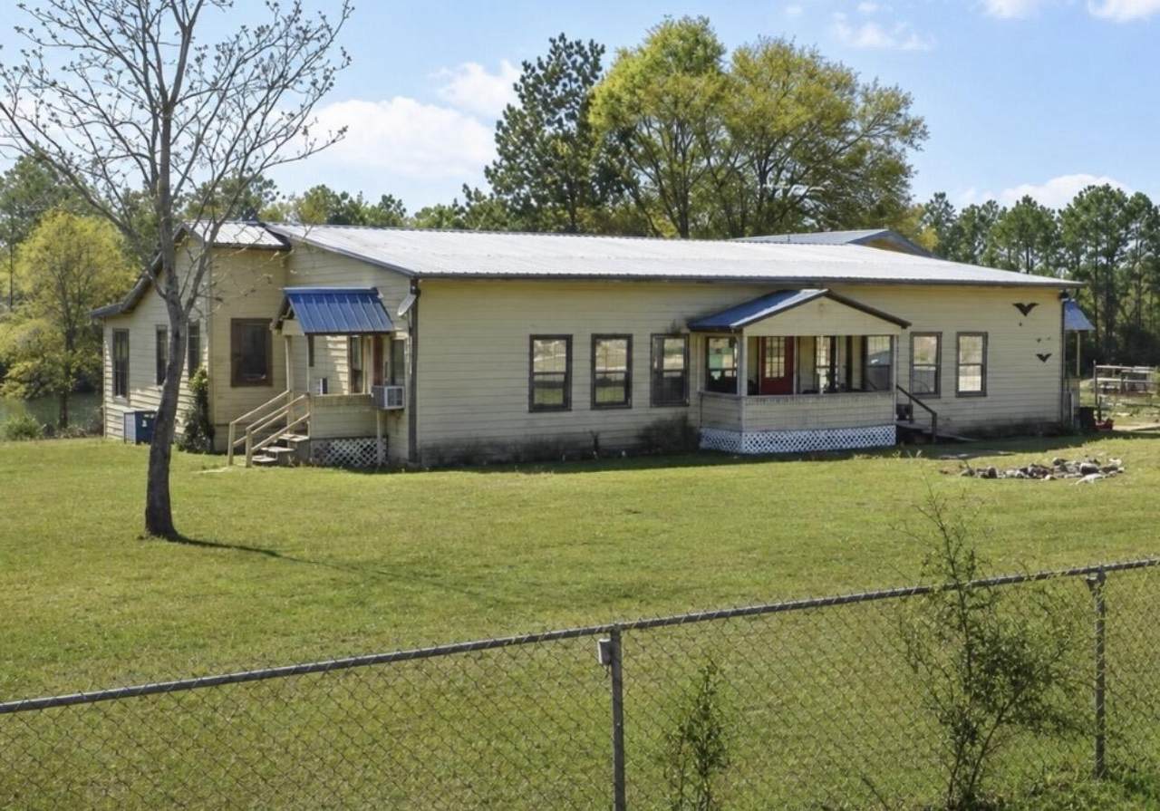 93 Raphael Road - Photo 1