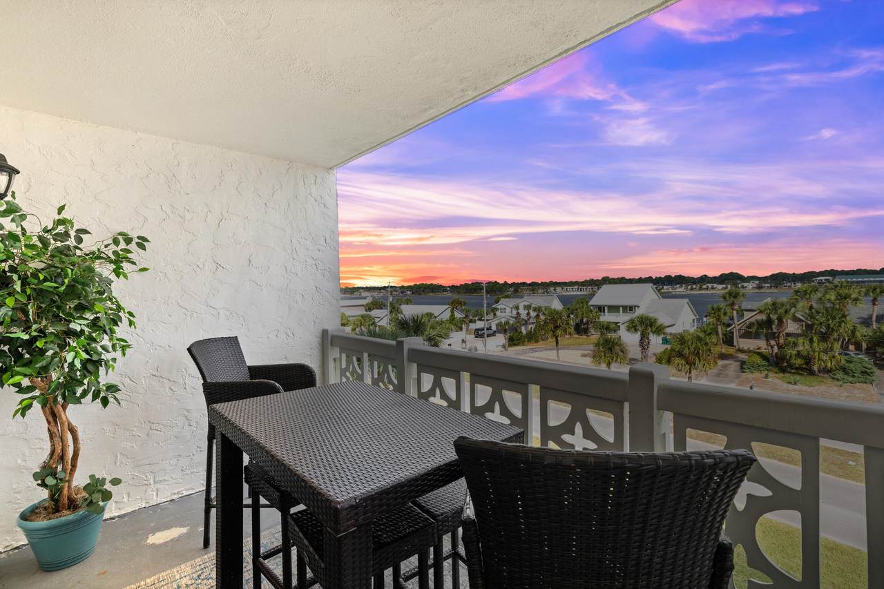 909 Santa Rosa Boulevard - Photo 1