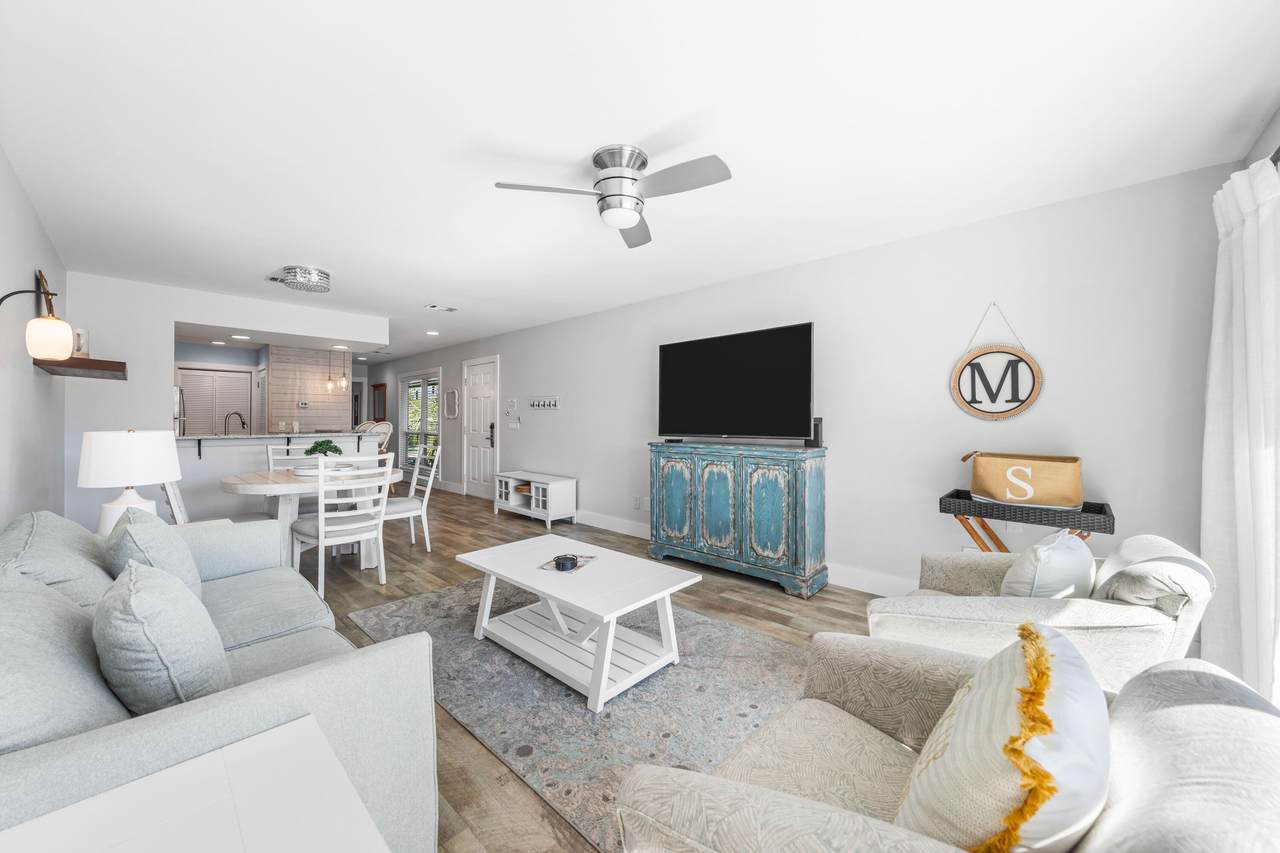 911 Harbour Point Lane - Photo 1