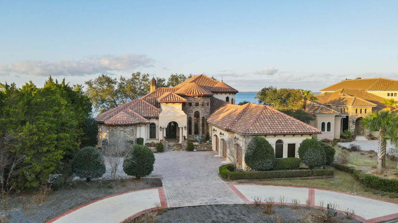 456 Captains Circle - Photo 1