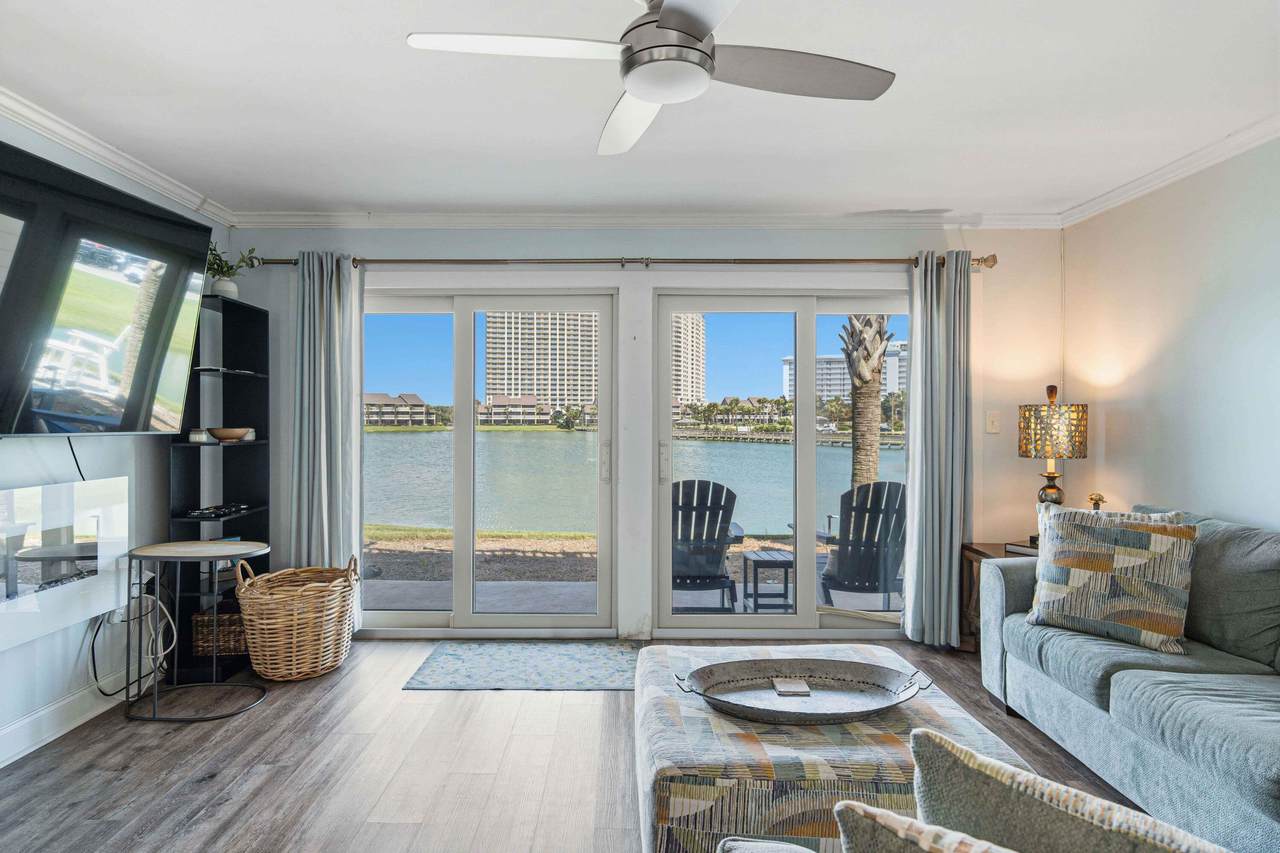 171 Driftwood Bay - Photo 1