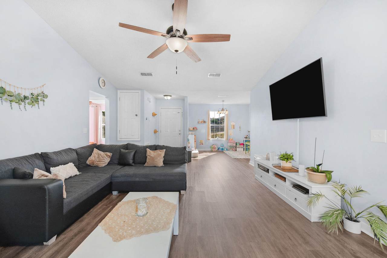 404 Bobby Drive - Photo 1