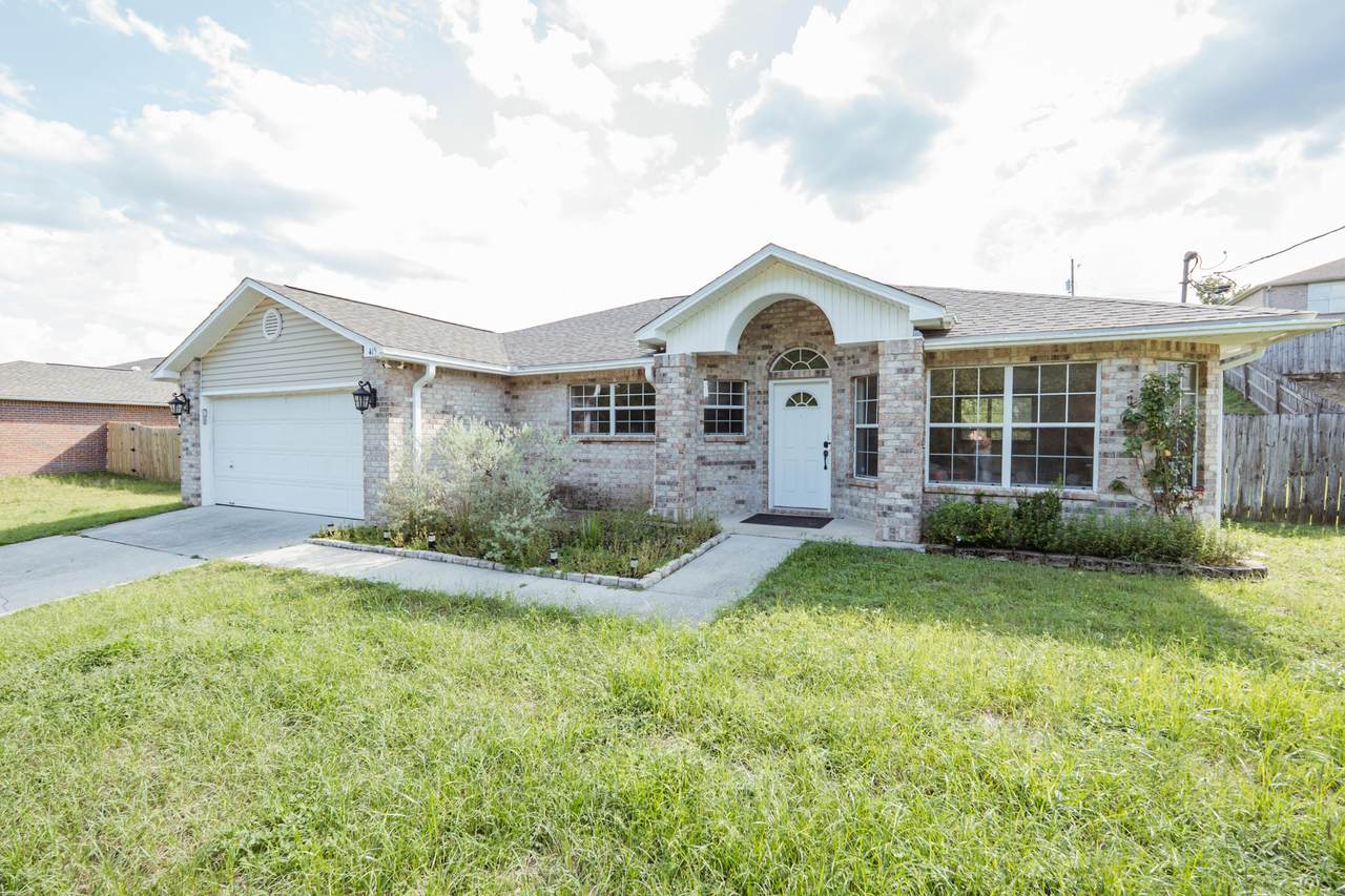 415 Bobby Drive - Photo 1