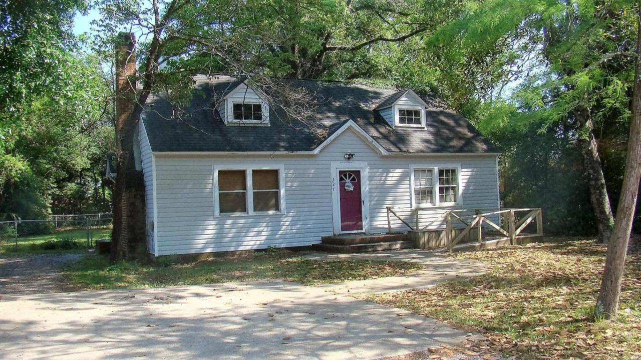 327 Hickory Avenue - Photo 1
