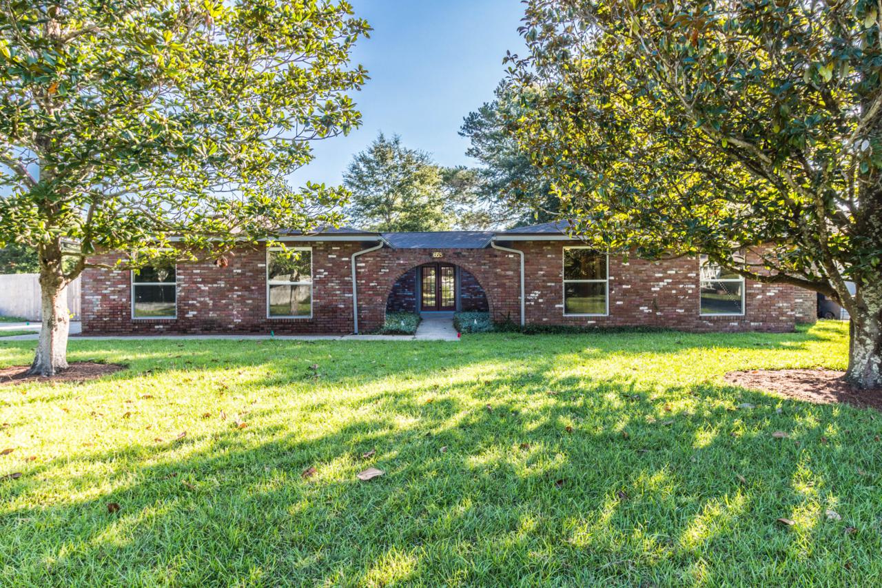 658 Country Club Avenue - Photo 1