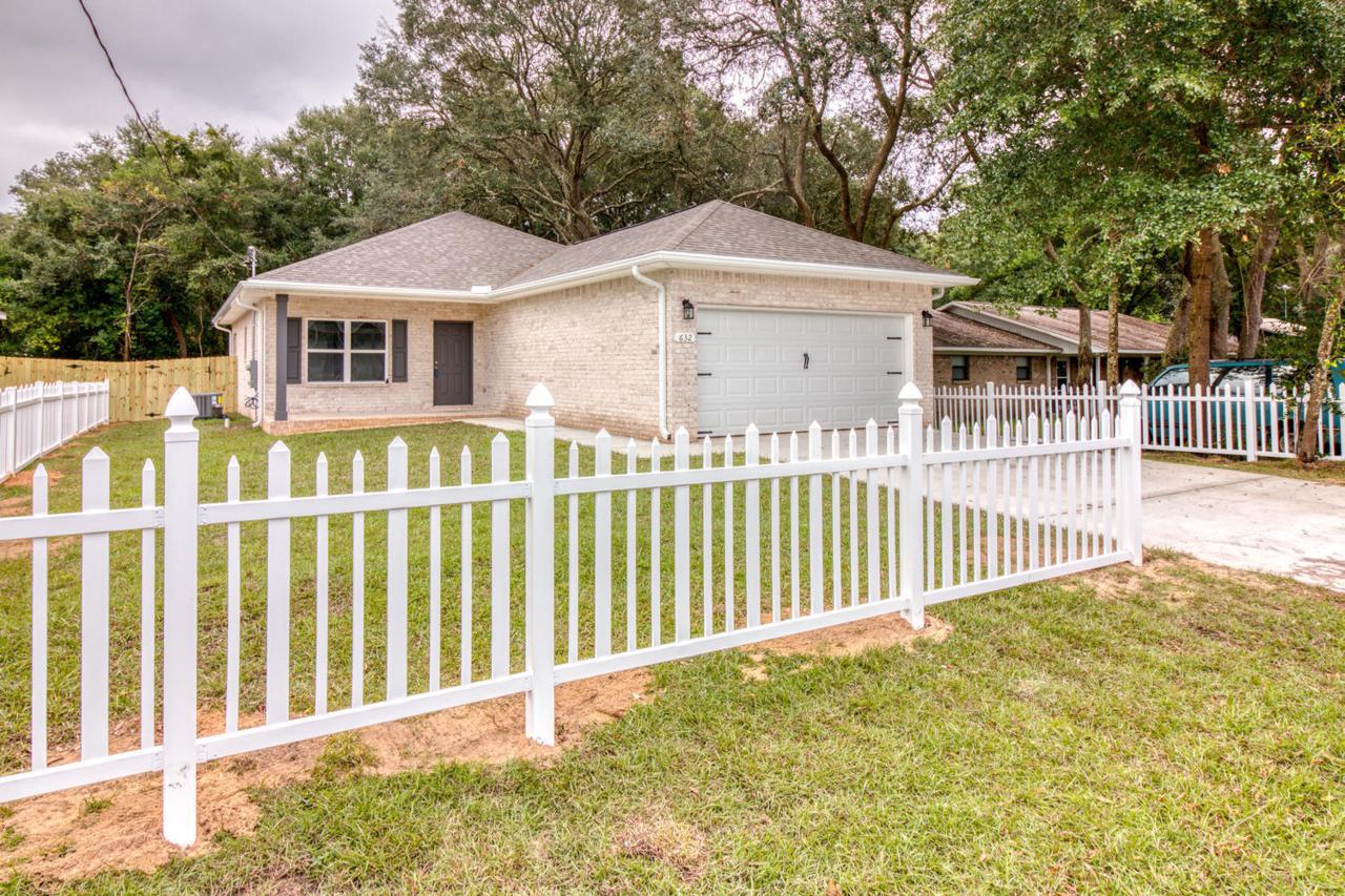 632 Ginkgo Avenue - Photo 1