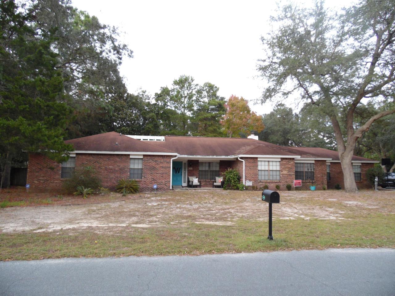 209 Oakwood Circle - Photo 1