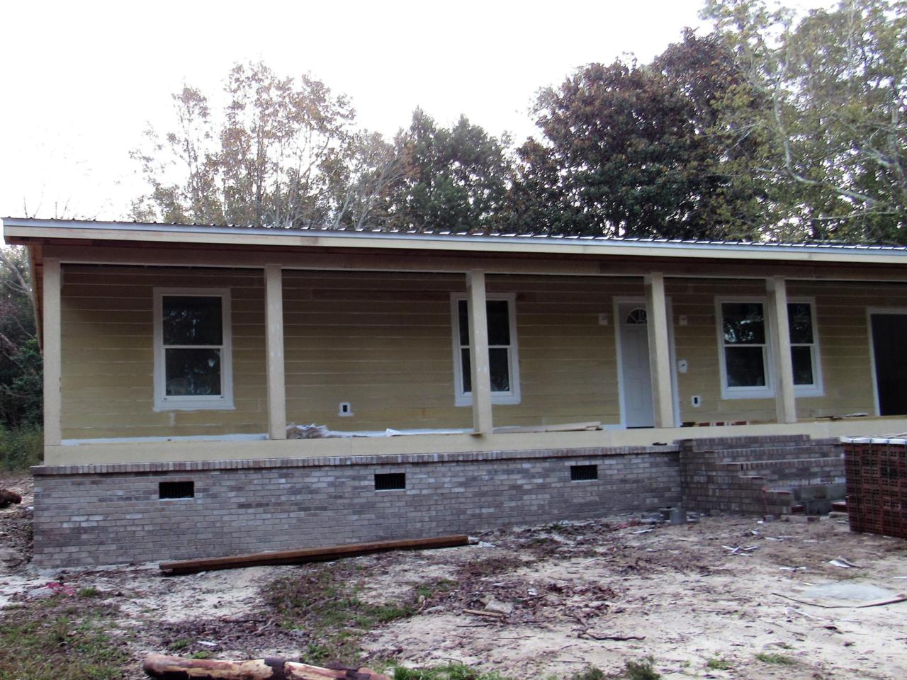 330 Pinewood Drive - Photo 1
