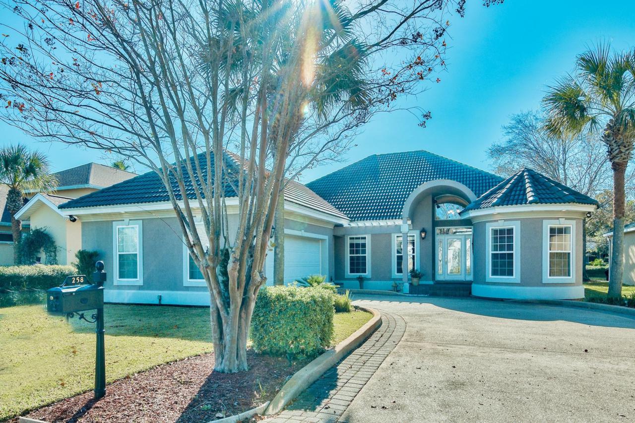 258 Okeechobee Cove - Photo 1