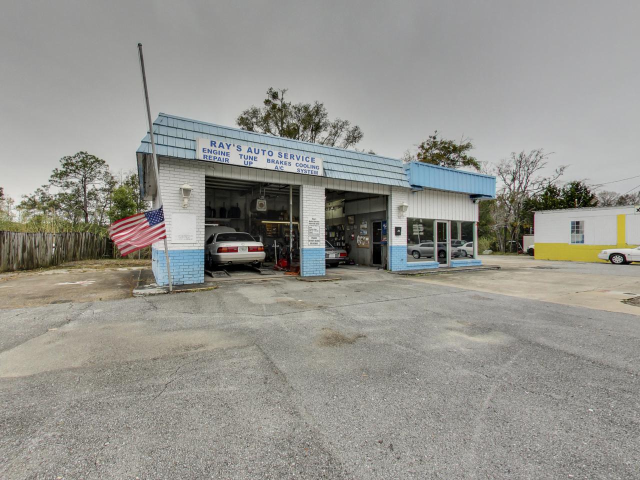 209 John Sims Parkway - Photo 1