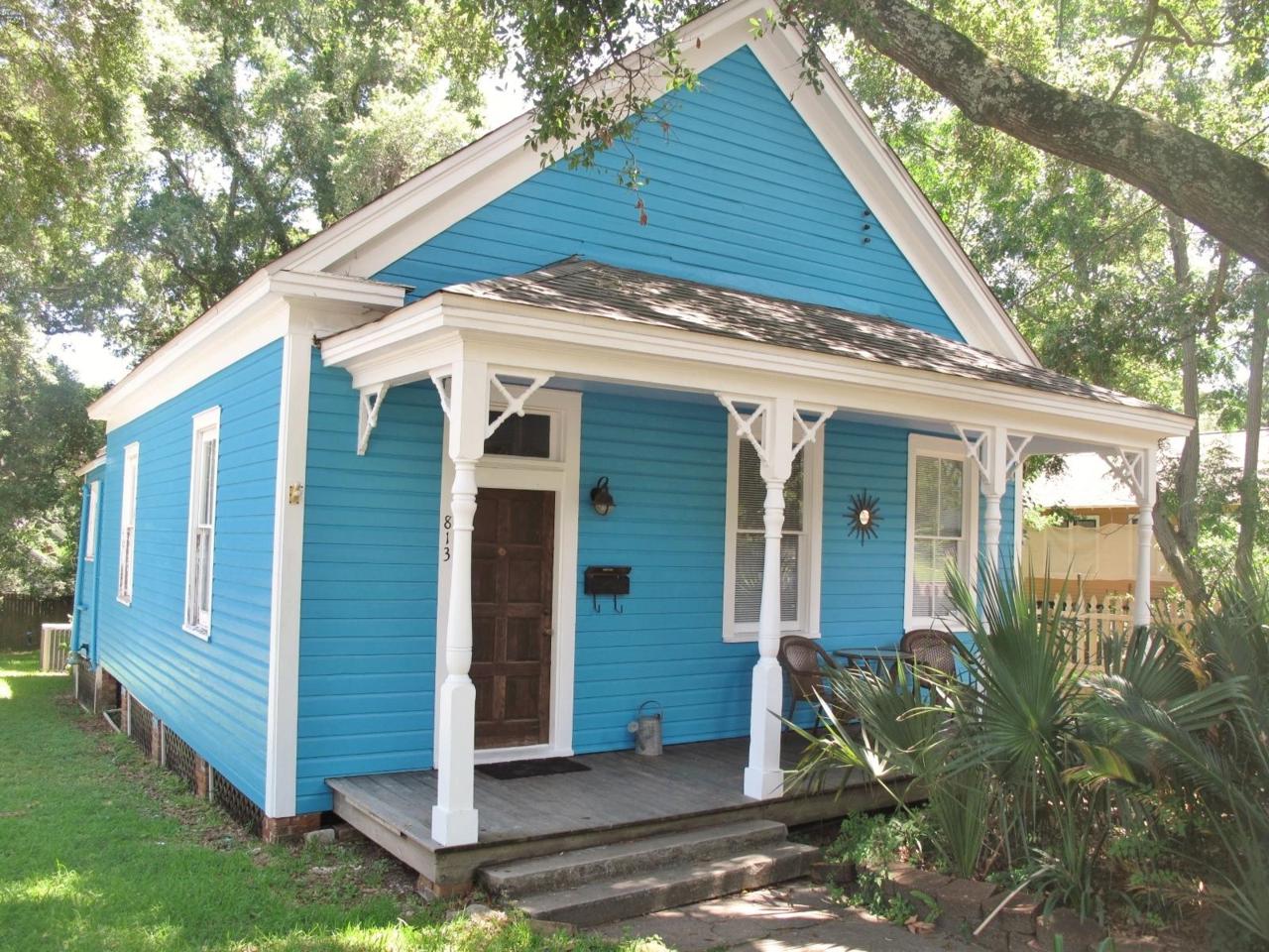 813 La Rua Street - Photo 1