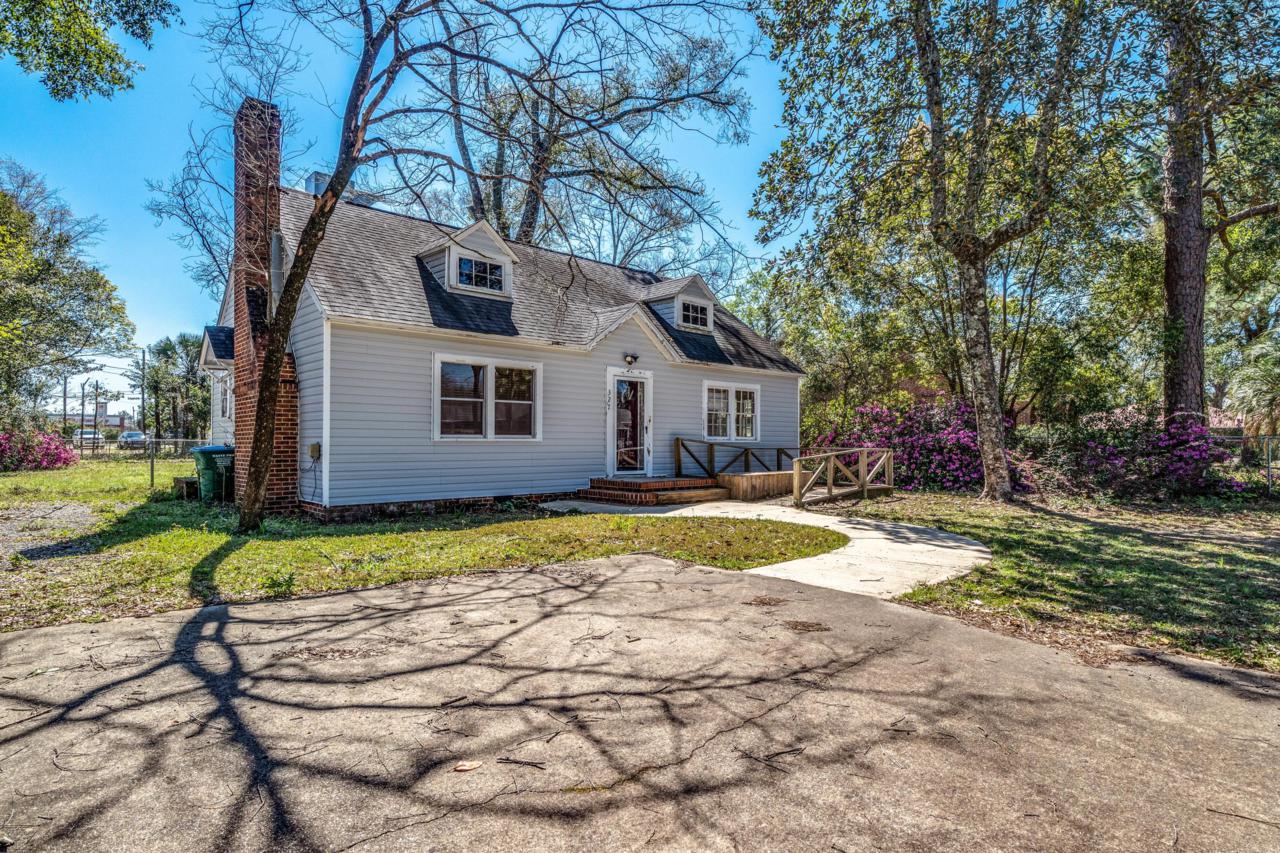 327 Hickory Street - Photo 1