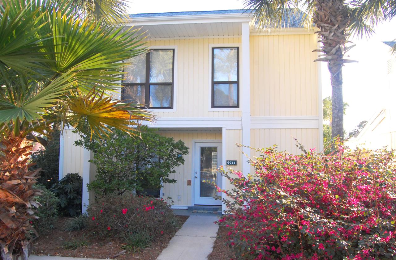 744 Sandpiper Drive - Photo 1