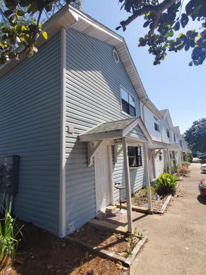 240 Oxford Court - Photo 1