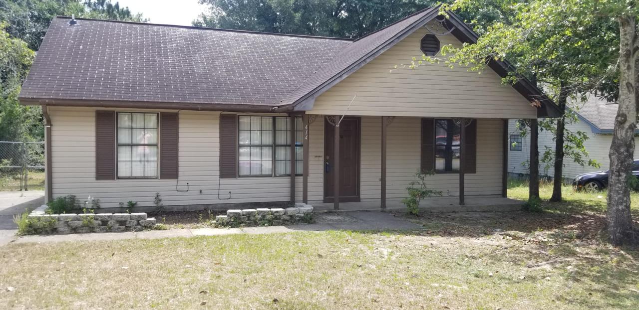 414 Oak Place - Photo 1