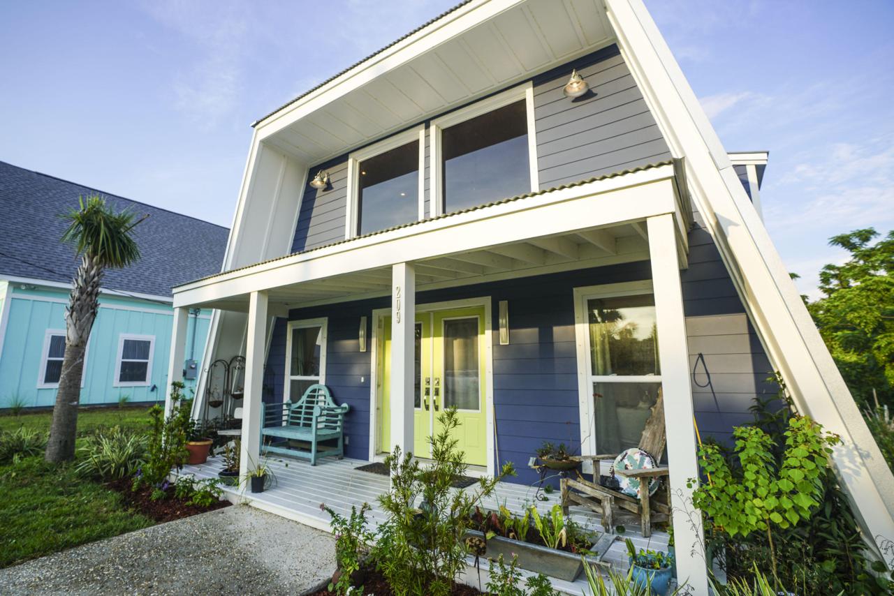 209 San Gabriel Street - Photo 1