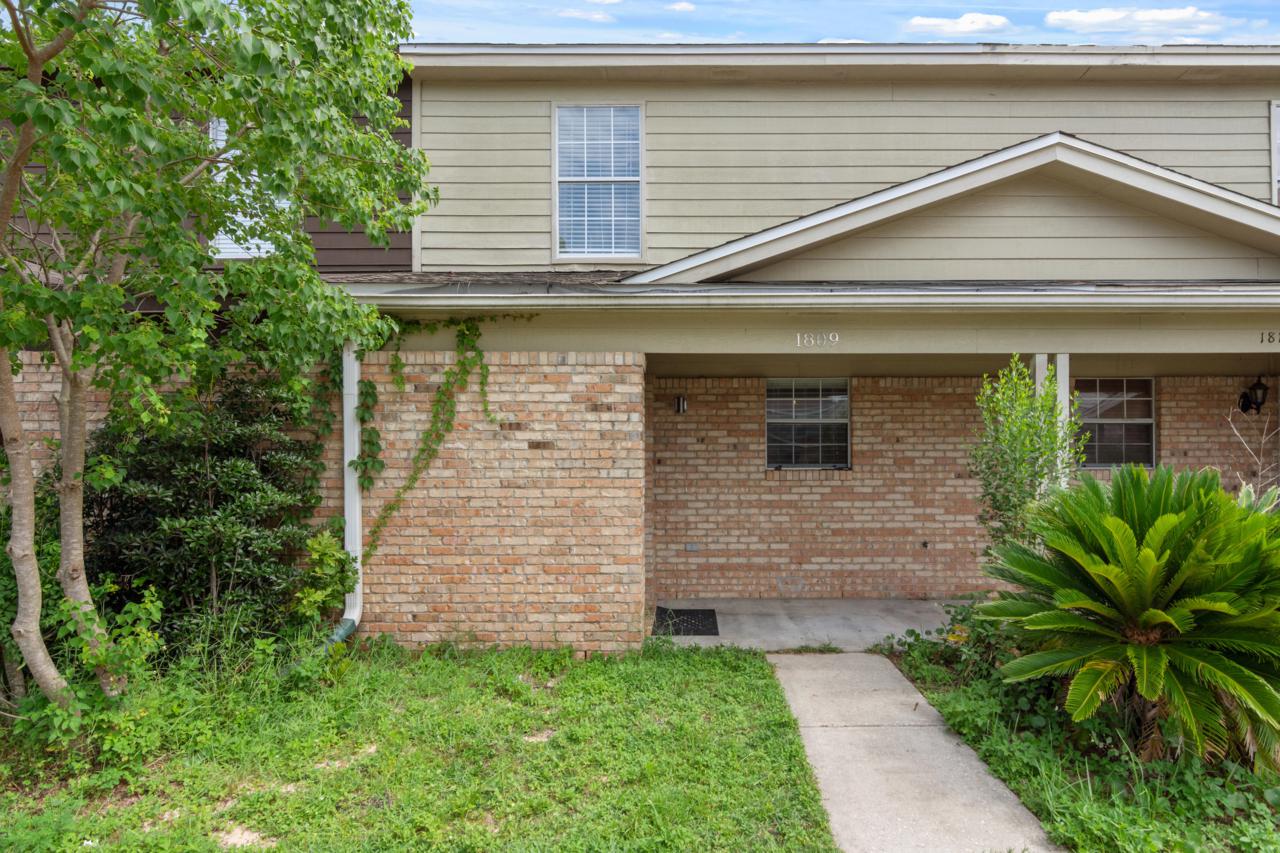 1809 Whispering Oaks Lane - Photo 1