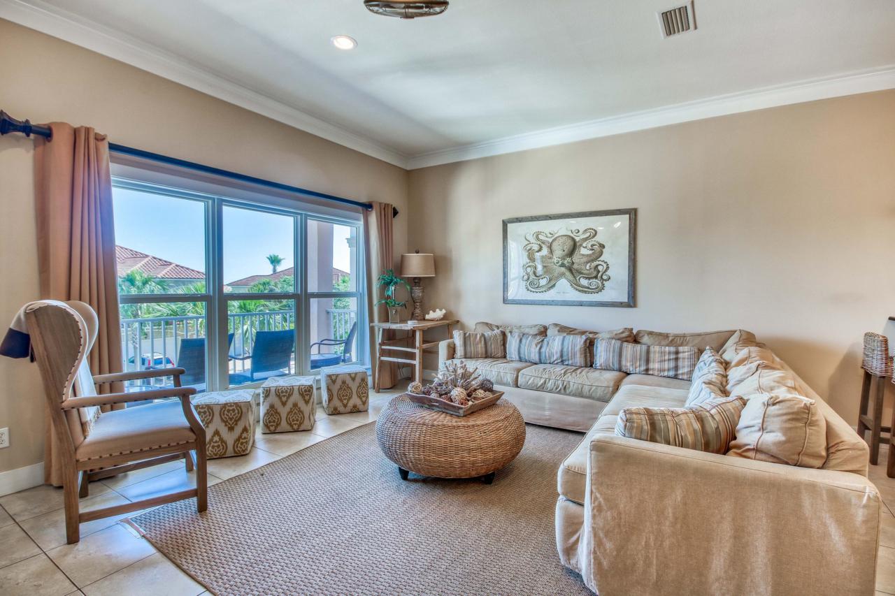 237 La Valencia Circle - Photo 1