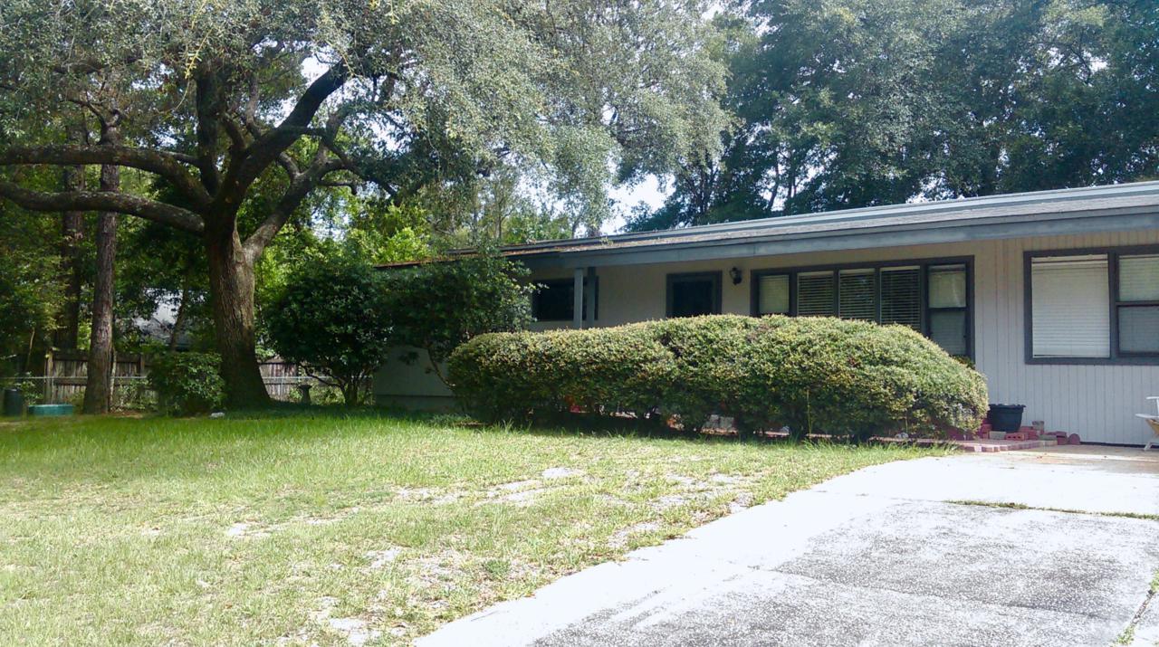 143 Edwards Circle - Photo 1