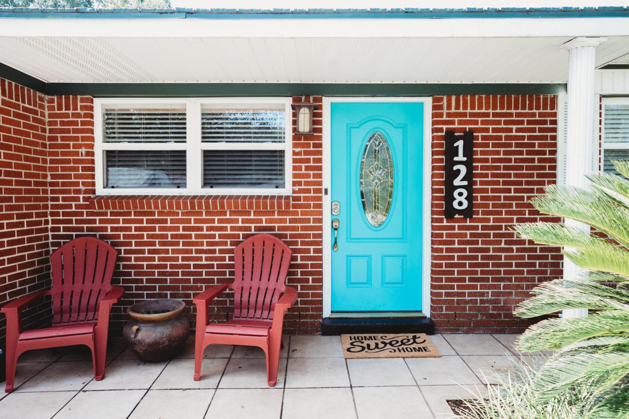 128 Holmes Boulevard - Photo 1