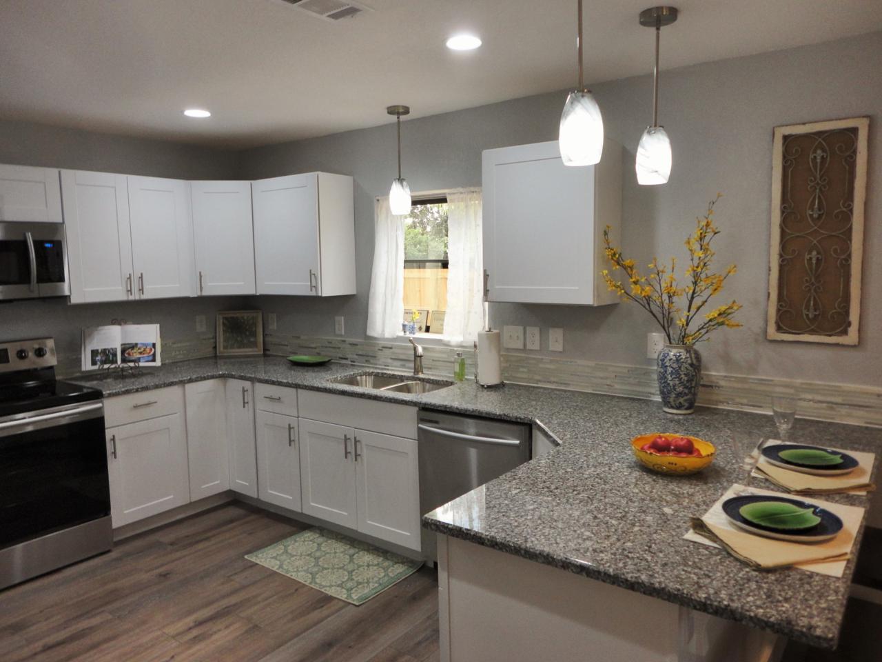 319 Oakland Circle - Photo 1