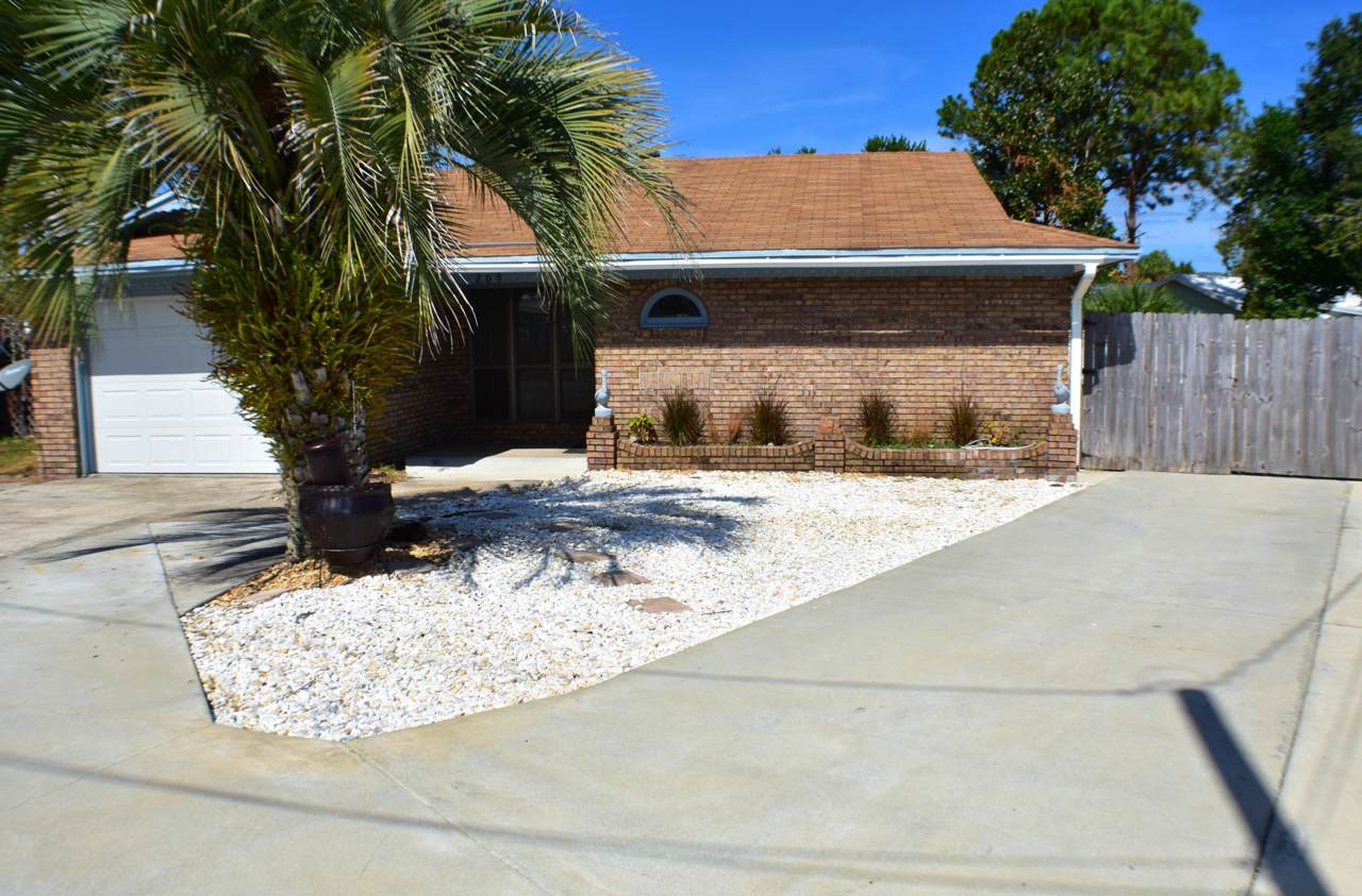 209 Poinsettia Drive - Photo 1