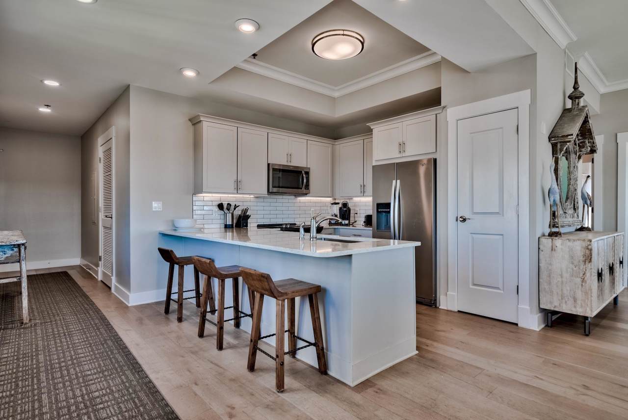 100 Matthew Boulevard - Photo 1