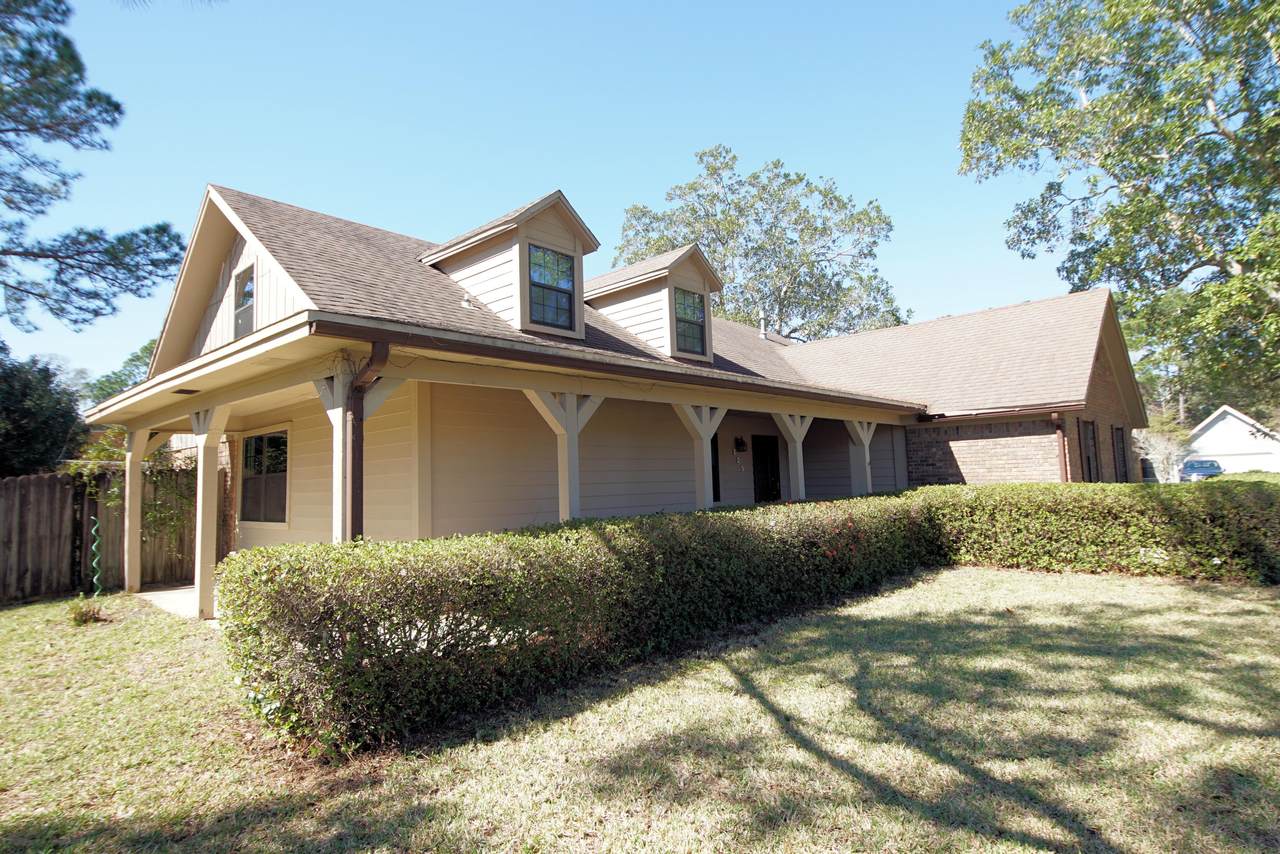 225 Echo Circle - Photo 1